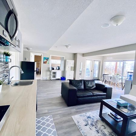 Private, Spacious, & Bright Home YYC Esterno foto