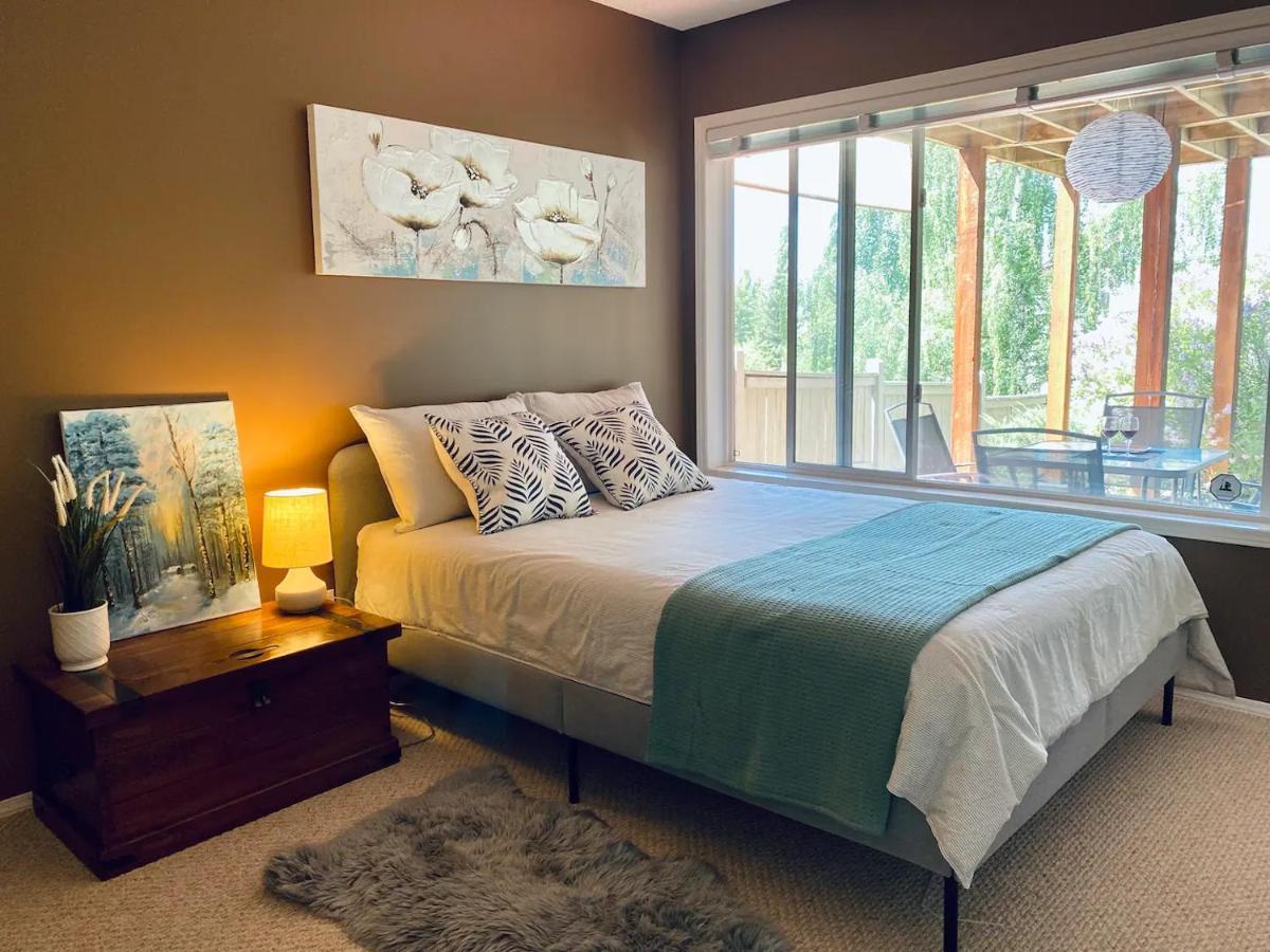 Private, Spacious, & Bright Home YYC Esterno foto