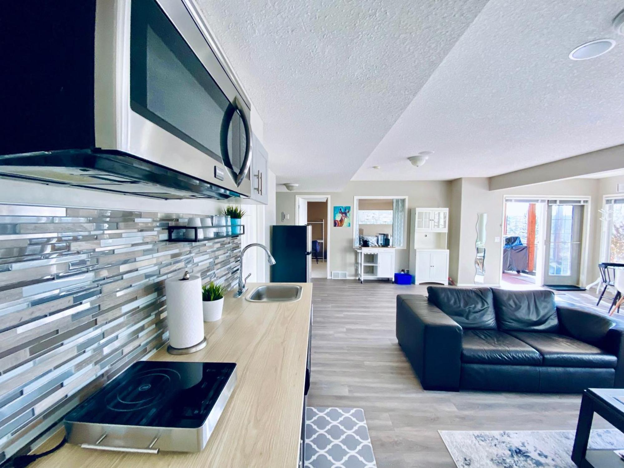 Private, Spacious, & Bright Home YYC Esterno foto